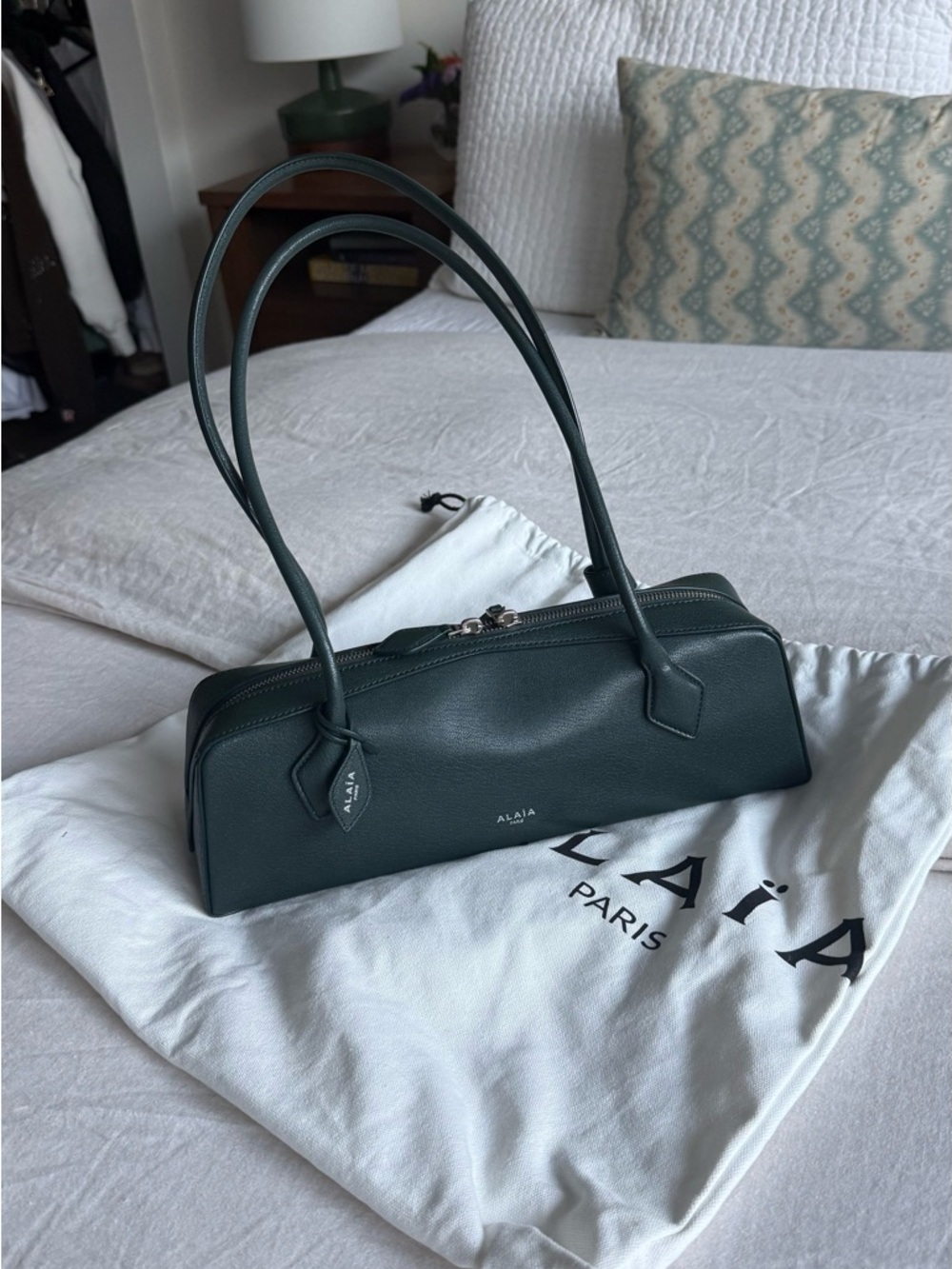 Alaïa Le Teckel medium dark green bag - Picture 4 of 6